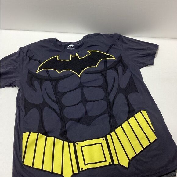 Batman Graphic T-Shirt With Cape Black and Yellow XL Men's - Picture 5 of 7